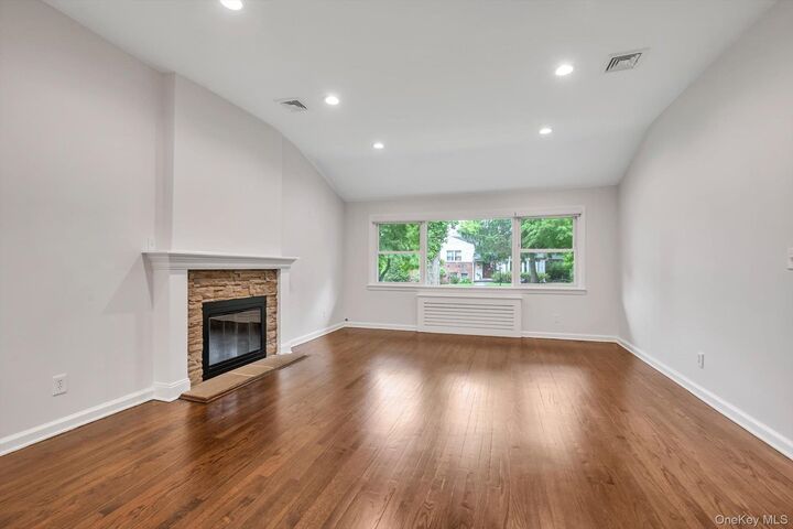 Property Photo:  18 Pine Drive N  NY 11576 