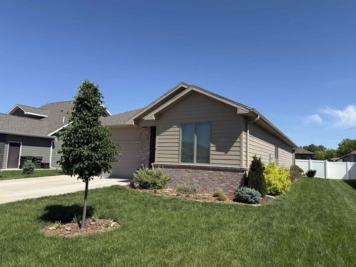 Property Photo:  3509 Hummingbird Dr  NE 69101 