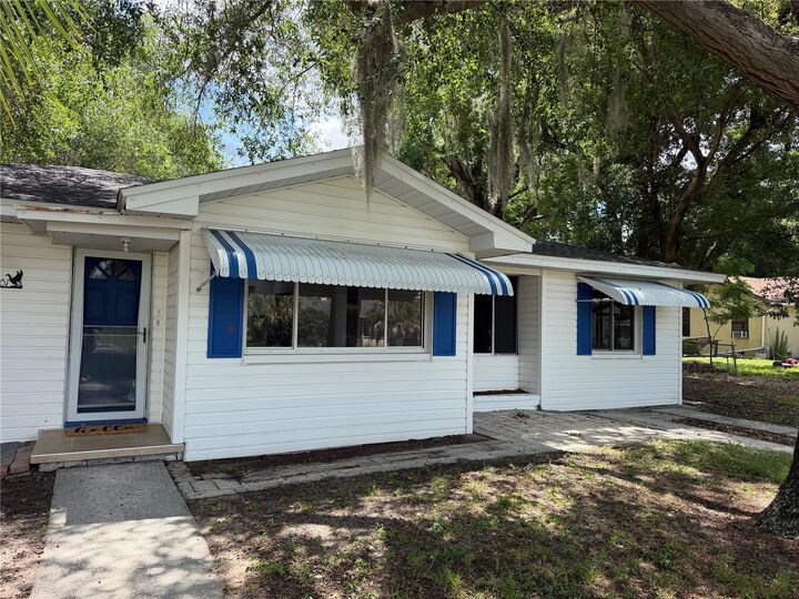 Property Photo:  301 S Seminole Avenue  FL 34715 