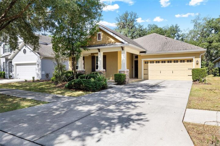 Property Photo: 15841 Starling Water Drive FL 33547