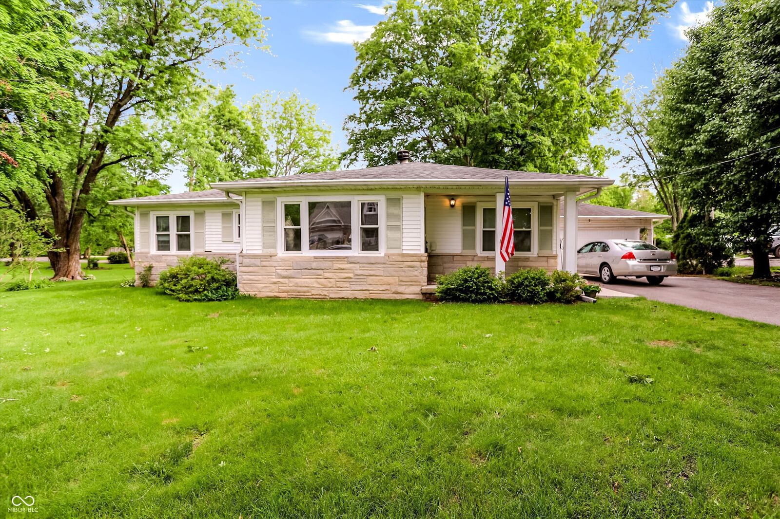 Property Photo:  1225 E 105th Street  IN 46280 
