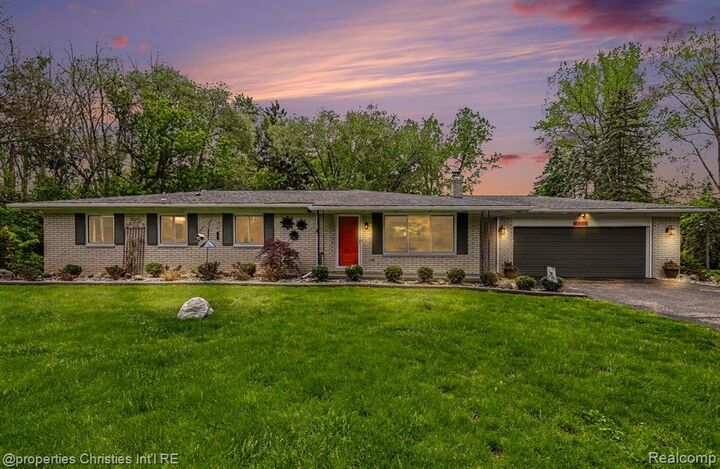 Property Photo:  6905 W Church Street  MI 48346 1413 
