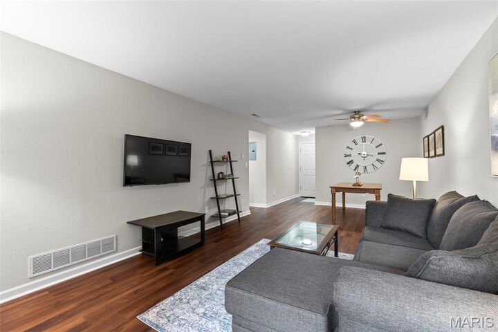 Property Photo: 1926 Hunting Lake Court 104 MO 63122