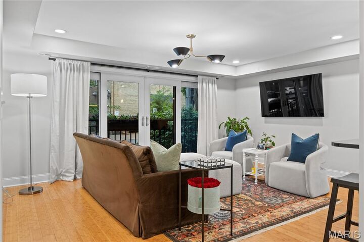 Property Photo:  610 Forest Court 1  MO 63105 