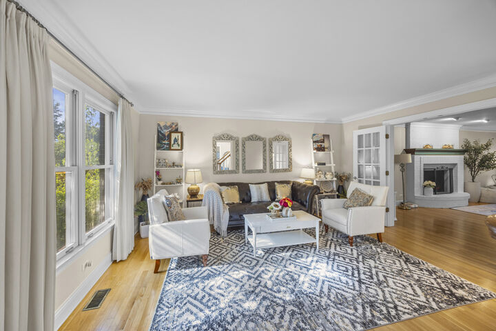 Property Photo:  2103 Nachtman Court  IL 60187 