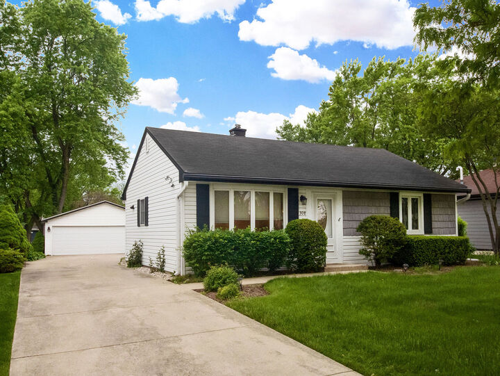 Property Photo: 308 N William Street IL 60056