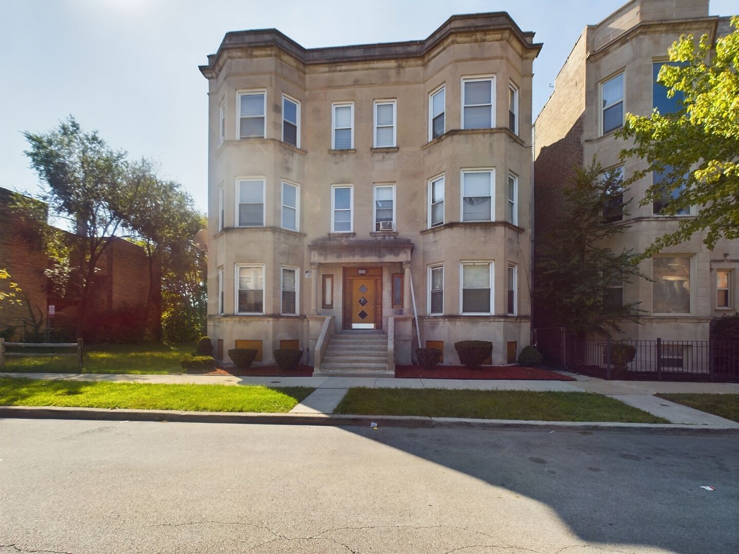 Property Photo: 5328 S Calumet Avenue 1R IL 60615