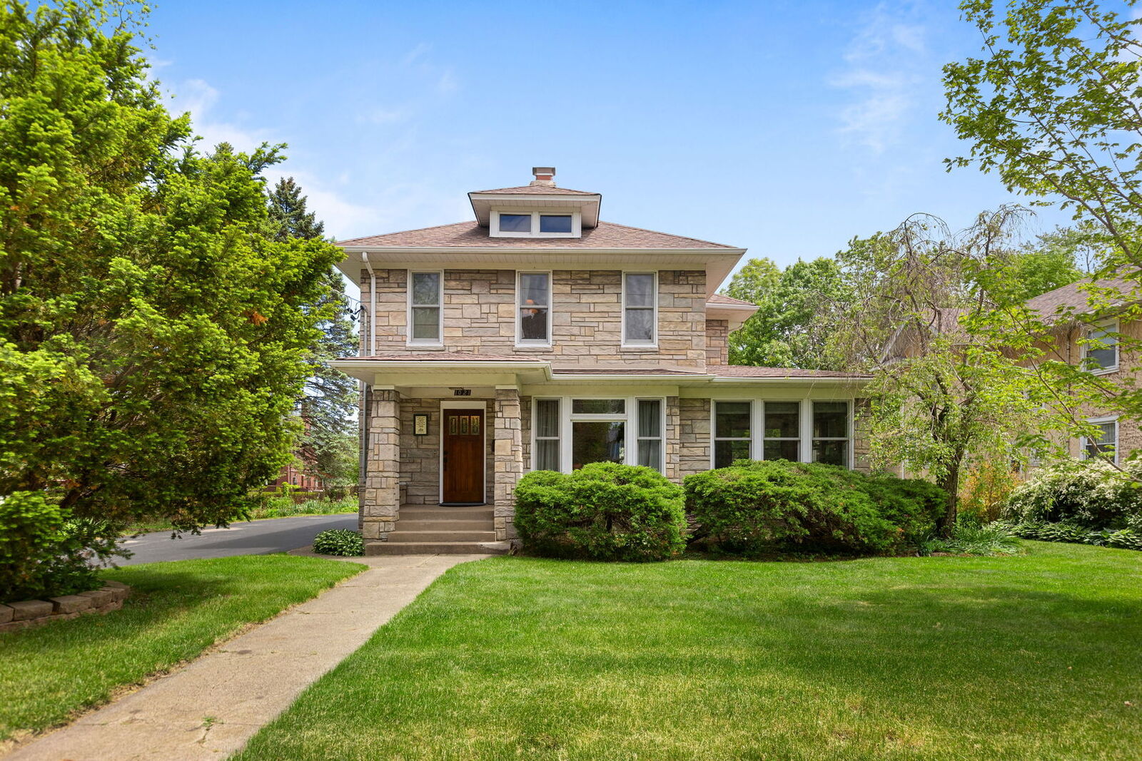 Property Photo:  1021 N Sheridan Road  IL 60085 