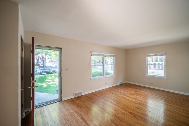 Property Photo: 352 S Wright Street IL 60540