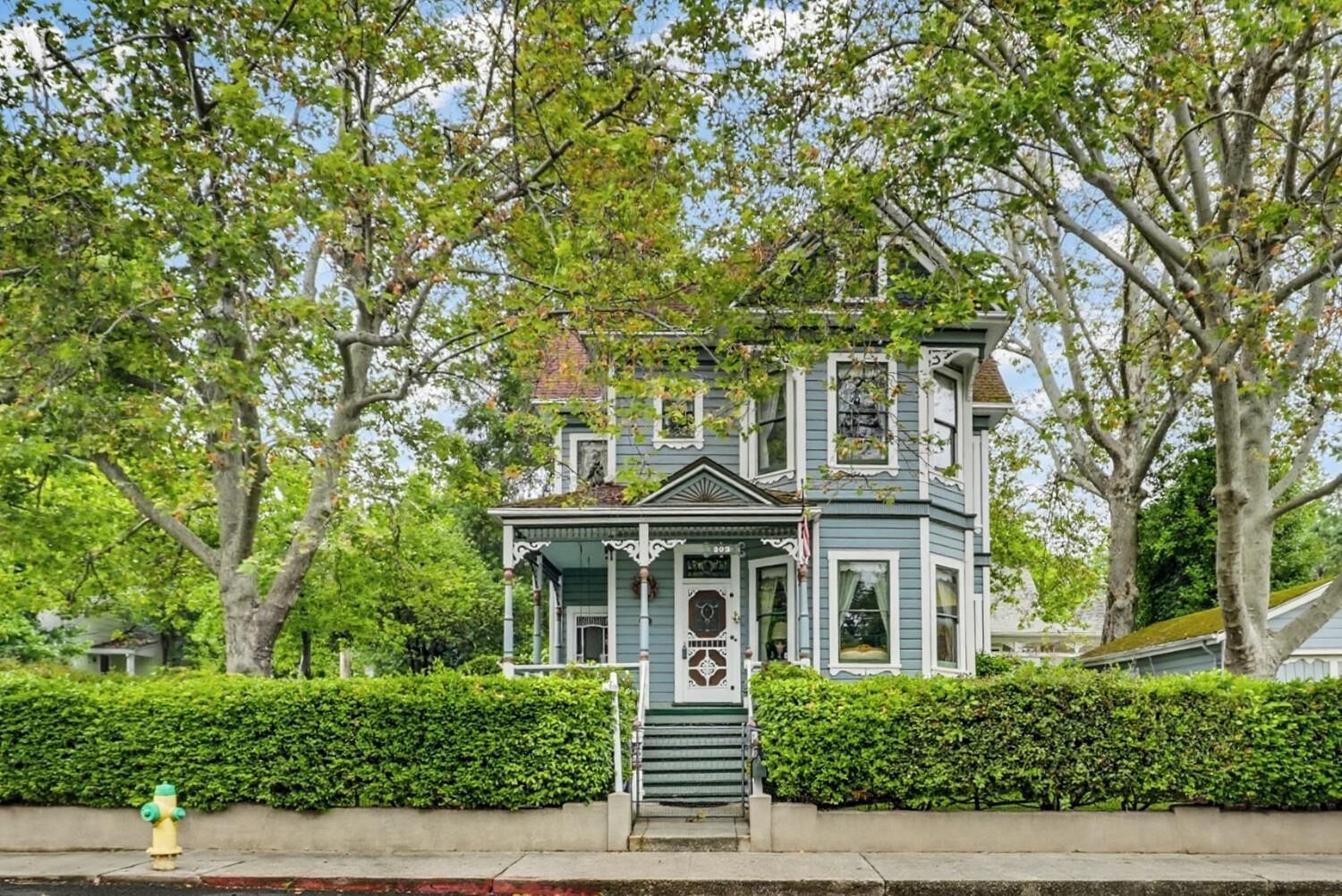 Property Photo:  203 Pleasant Street  CA 95945 