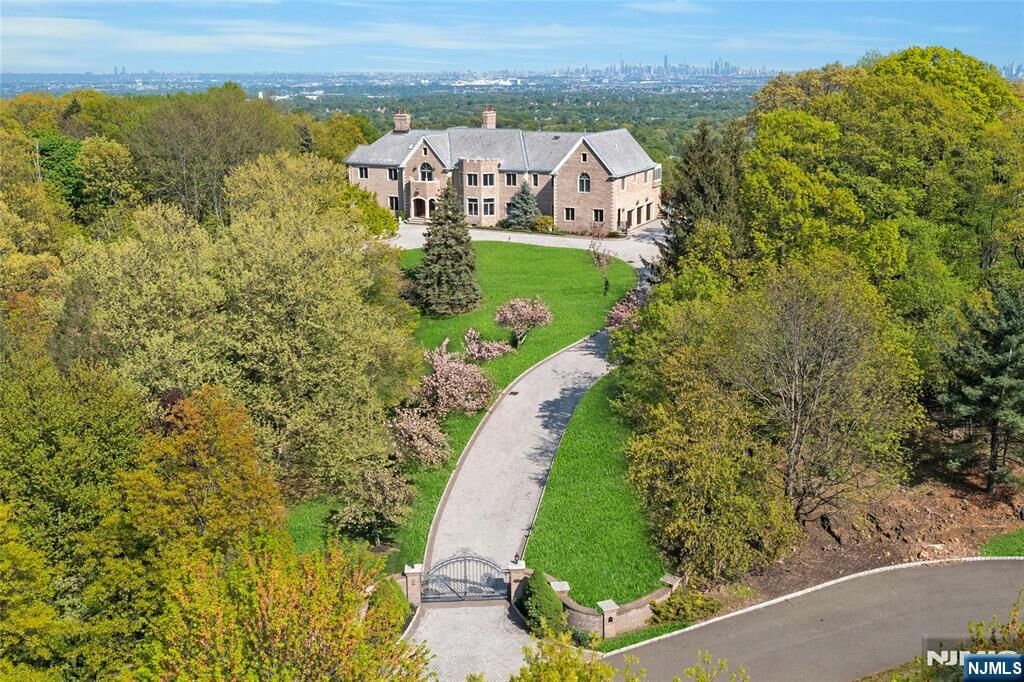 Property Photo:  24 Club Way  NJ 07009 