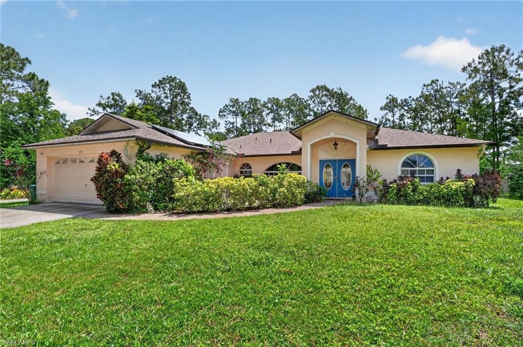 Property Photo: 590 6th St NE FL 34120