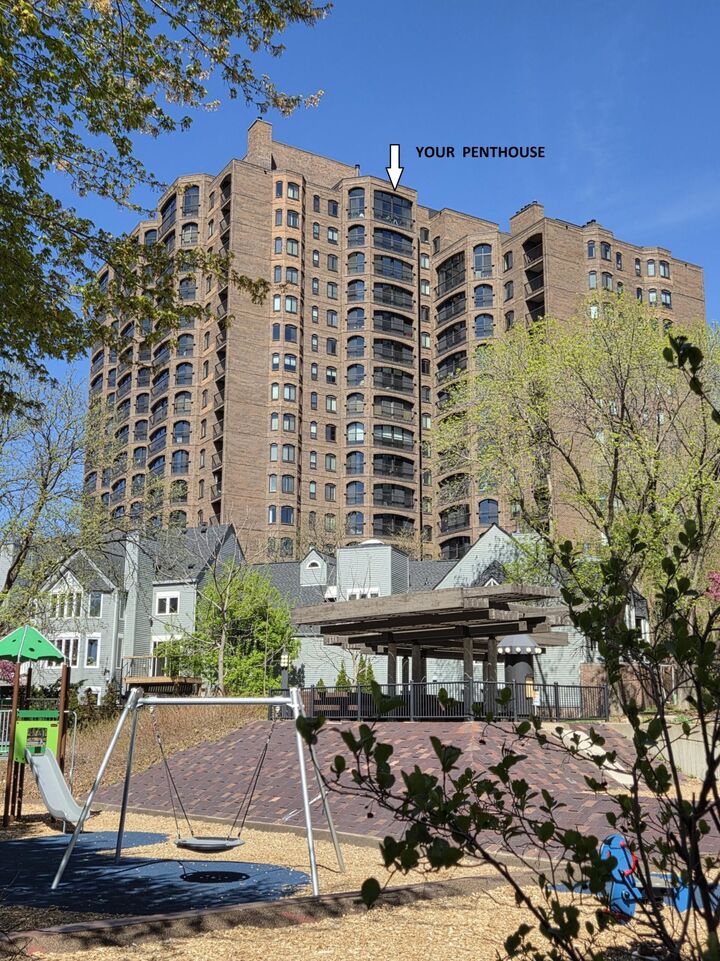 Property Photo:  1235 Yale Place 1701  MN 55403 