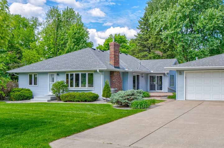 Property Photo: 2201 Roselawn Avenue W MN 55113
