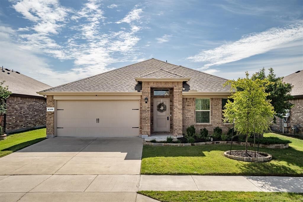 Property Photo:  8306 Artesian Springs Drive  TX 76131 