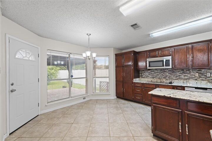Property Photo: 1521 Curtis Lane TX 75104