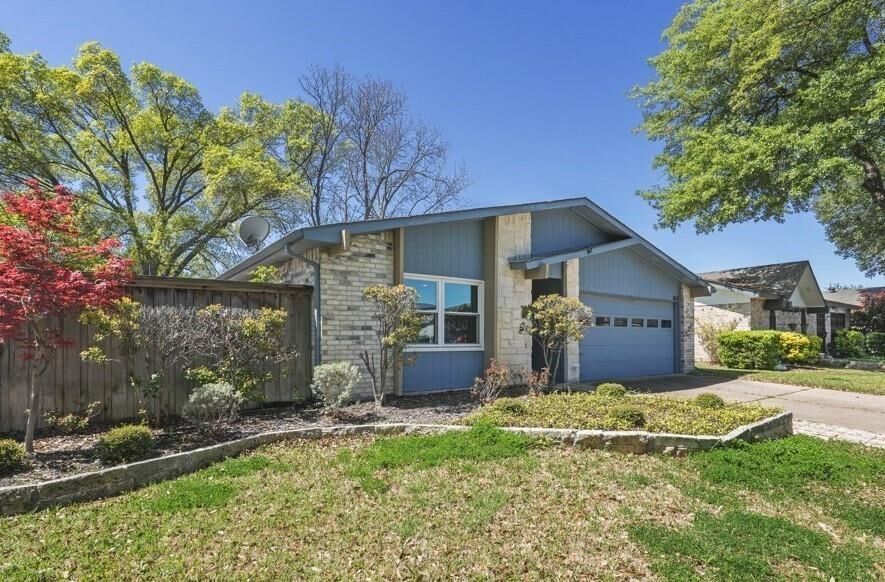 Property Photo: 1637 Dell Oak Drive TX 75040