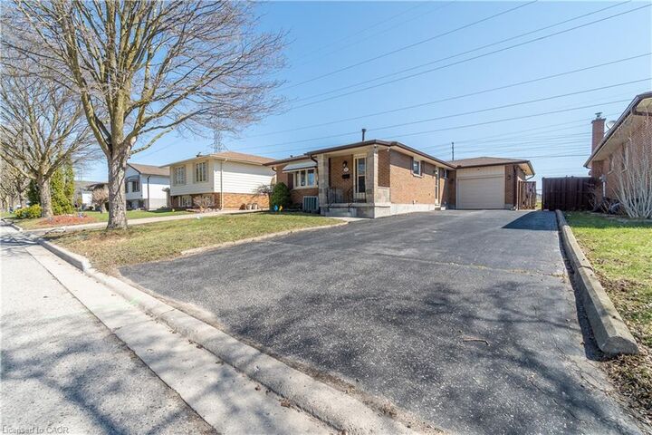 Property Photo:  60 Lysanda Avenue  ON N5Z 4L3 