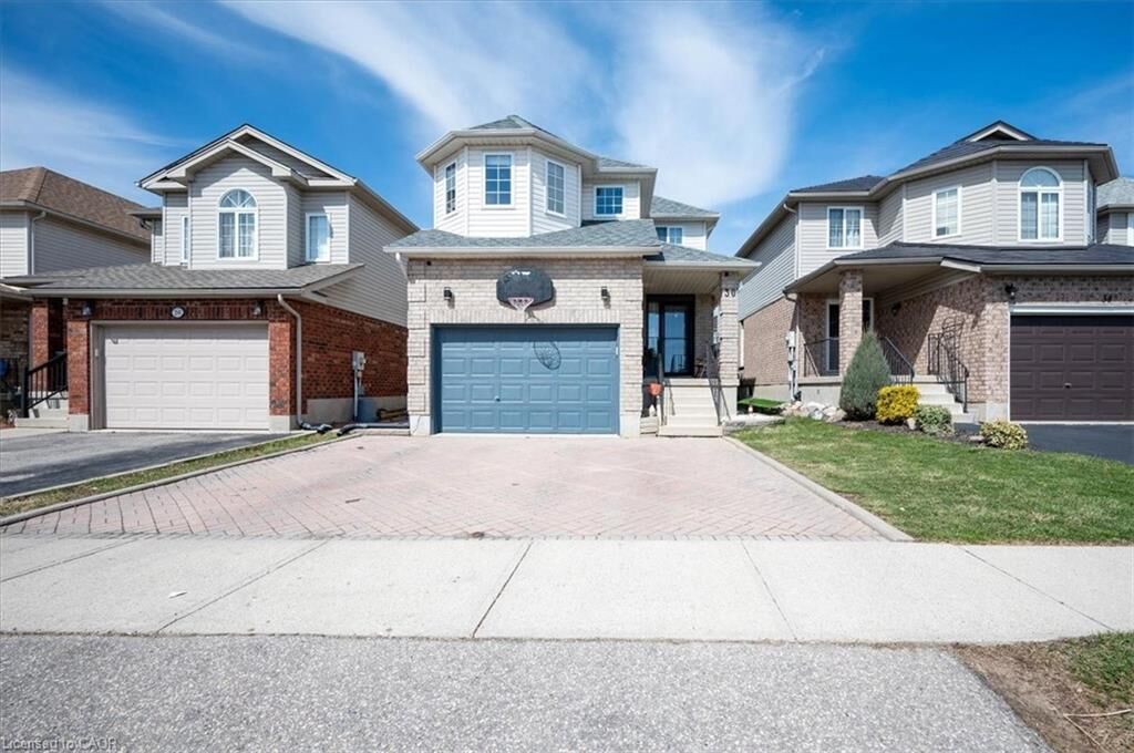 Property Photo: 30 Heatherwood Place ON N2N 3P4