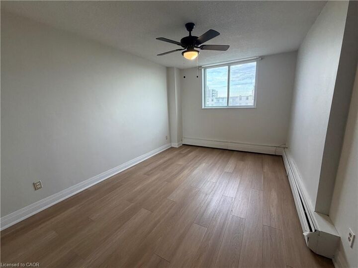 Property Photo:  975 Warwick Court 1005  ON L7T 3Z7 