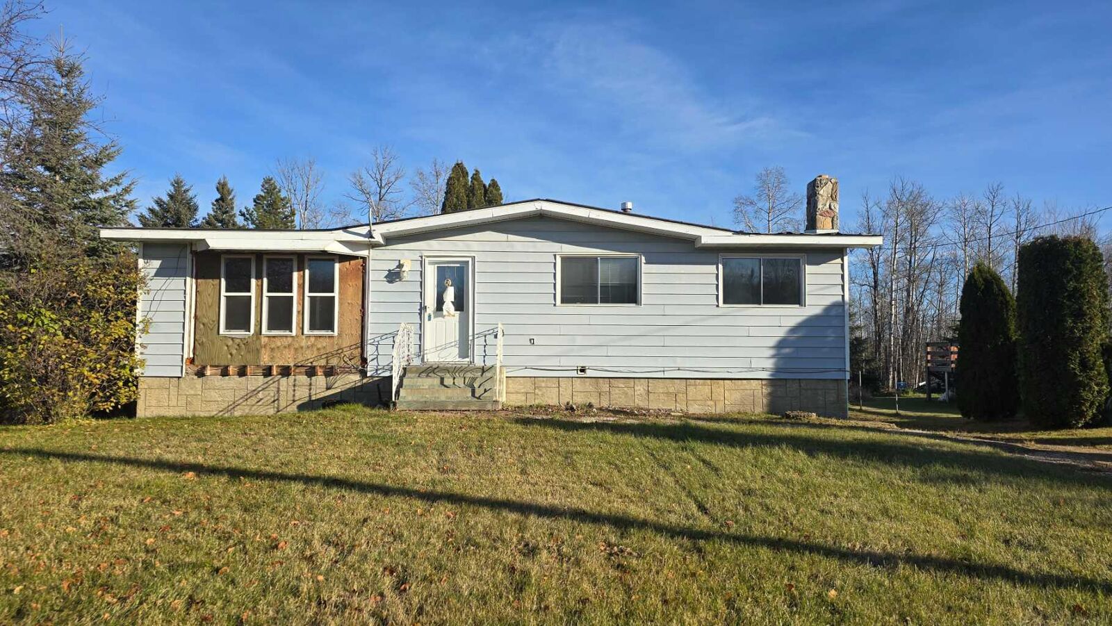 Property Photo:  53 Street 5011  AB T0A 3M0 