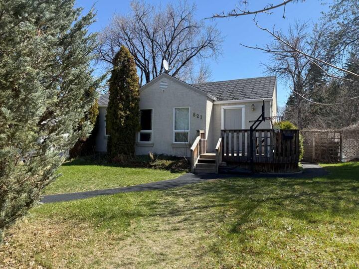 821 14 Street S — photo 1