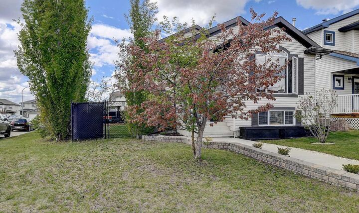 Property Photo: 9302 91 Street AB T8X 0C7