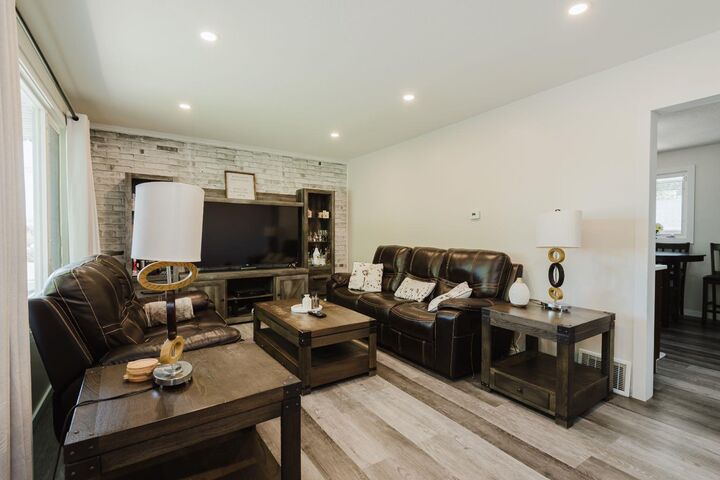 Property Photo:  9403 104 Avenue  AB T8V 1E1 