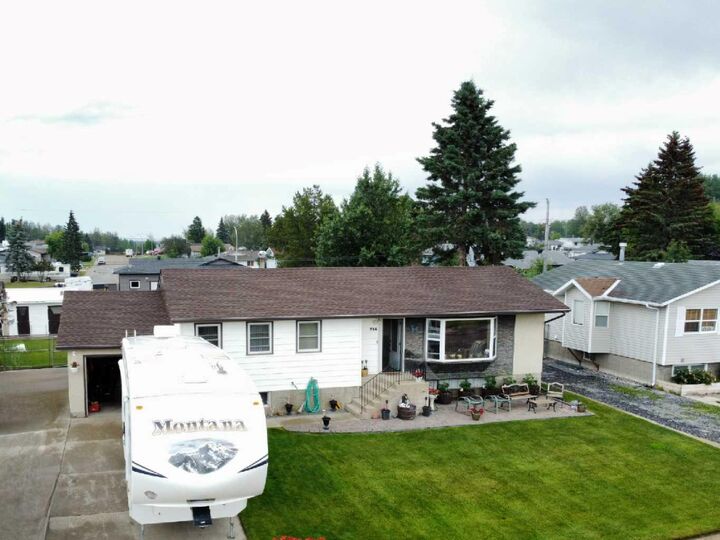 Property Photo:  716 6 Avenue  AB T0H 1P0 