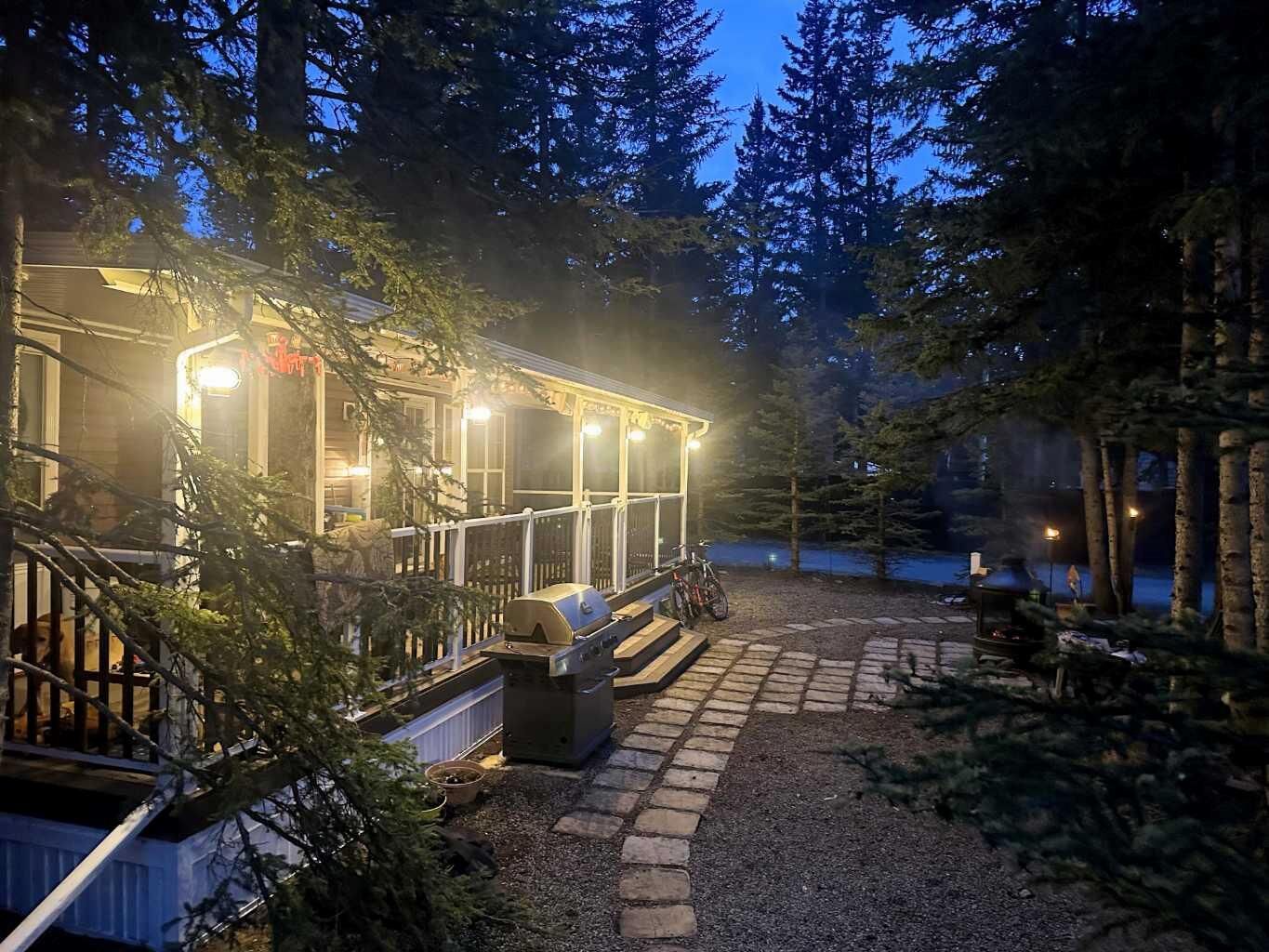Property Photo:  1 Timber Trail  AB T0M 1X0 