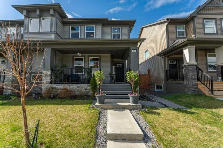 Property Photo:  110 Hillcrest Close SW  AB T4B 4H6 