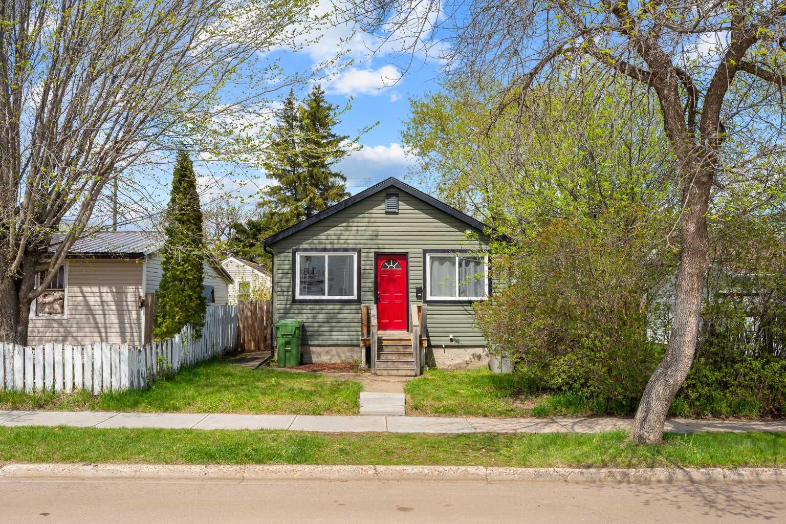 Property Photo:  4724 49 Street  SK S9V 0L8 