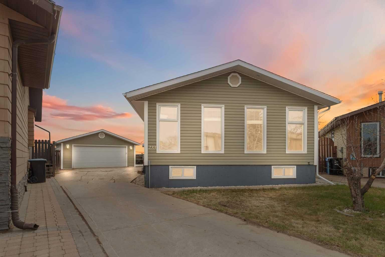 Property Photo:  233 Gladstone Bay  AB T9K 1S3 