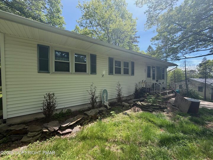 Property Photo:  8 Laurel Lane  PA 18344 
