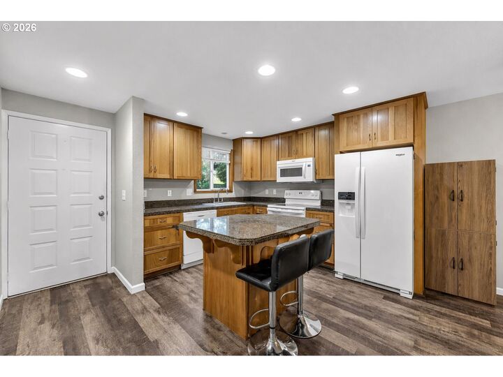 Property Photo: 4117 NE 8th St OR 97030