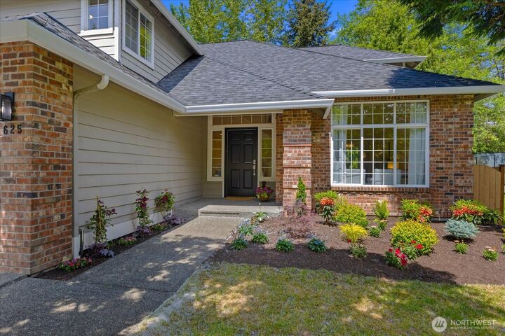 Property Photo:  625  191st Street SW  WA 98036 