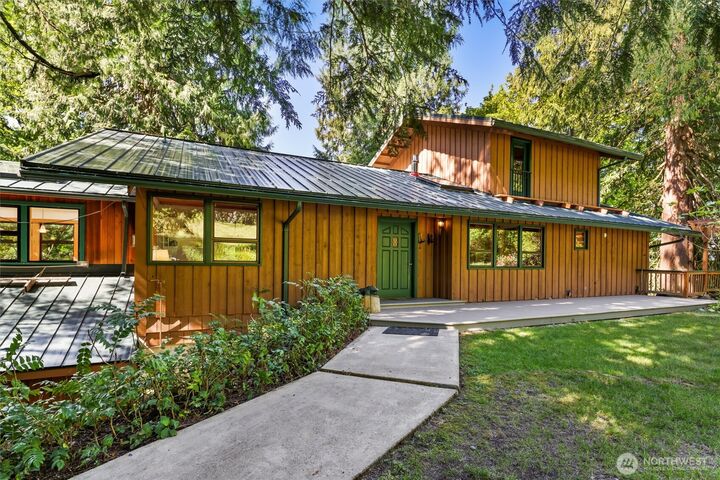 Property Photo:  18503 SE 64th Way  WA 98027 