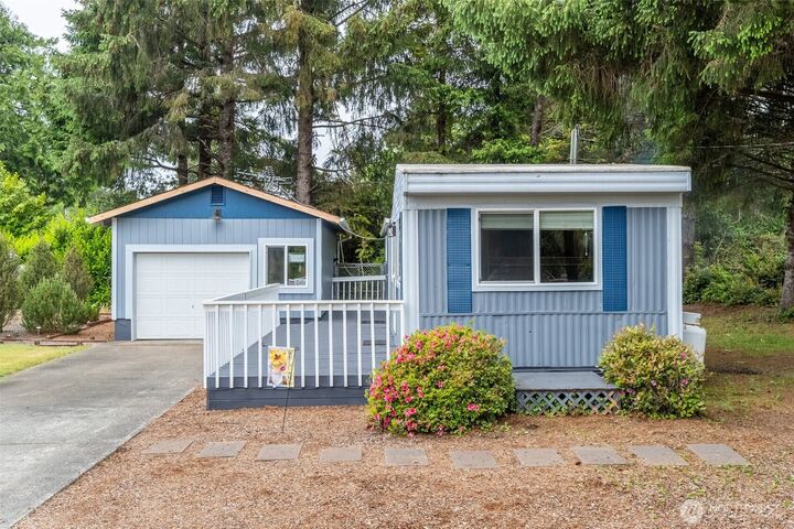 Property Photo:  31109  N Place  WA 98640 