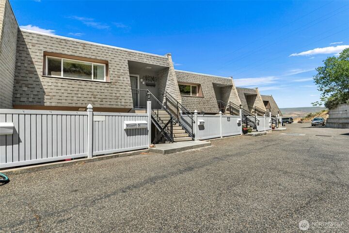 Property Photo:  1818  Skyline Drive 32  WA 98801 