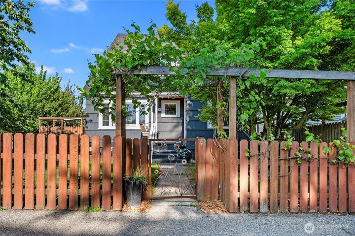 Property Photo:  5500  21st Avenue S  WA 98108 