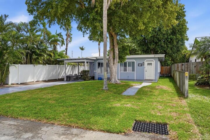 Property Photo: 712 NE 10th Avenue FL 33060