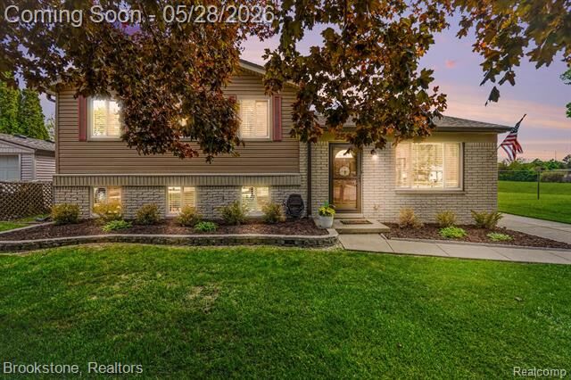 Property Photo:  2564 Rainbow Drive  MI 48083 