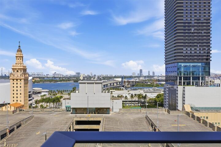 Property Photo:  121 NE 5th St 1712  FL 33132 