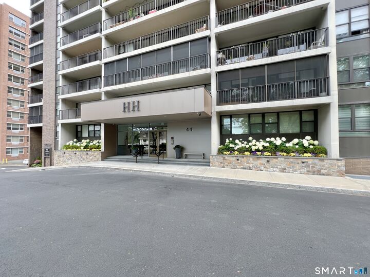Property Photo:  44 Strawberry Hill Avenue 7B  CT 06902 