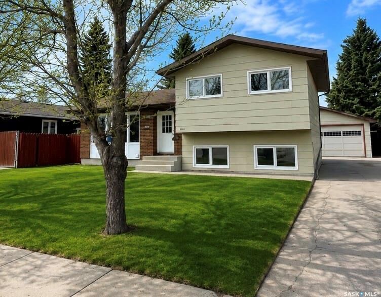 Property Photo: 1510 McKercher Drive SK S7H 5J9