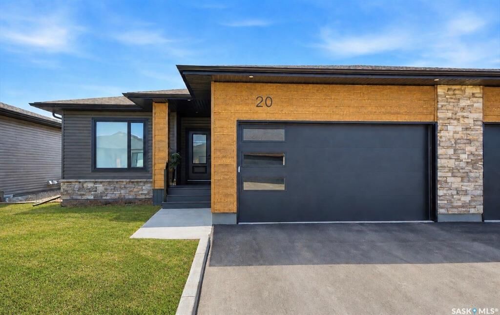 Property Photo: 515 Delainey Road 20 SK S7V 1V5