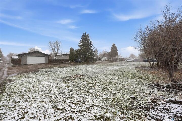 Property Photo:  743 7th Street E  SK S6V 0S9 