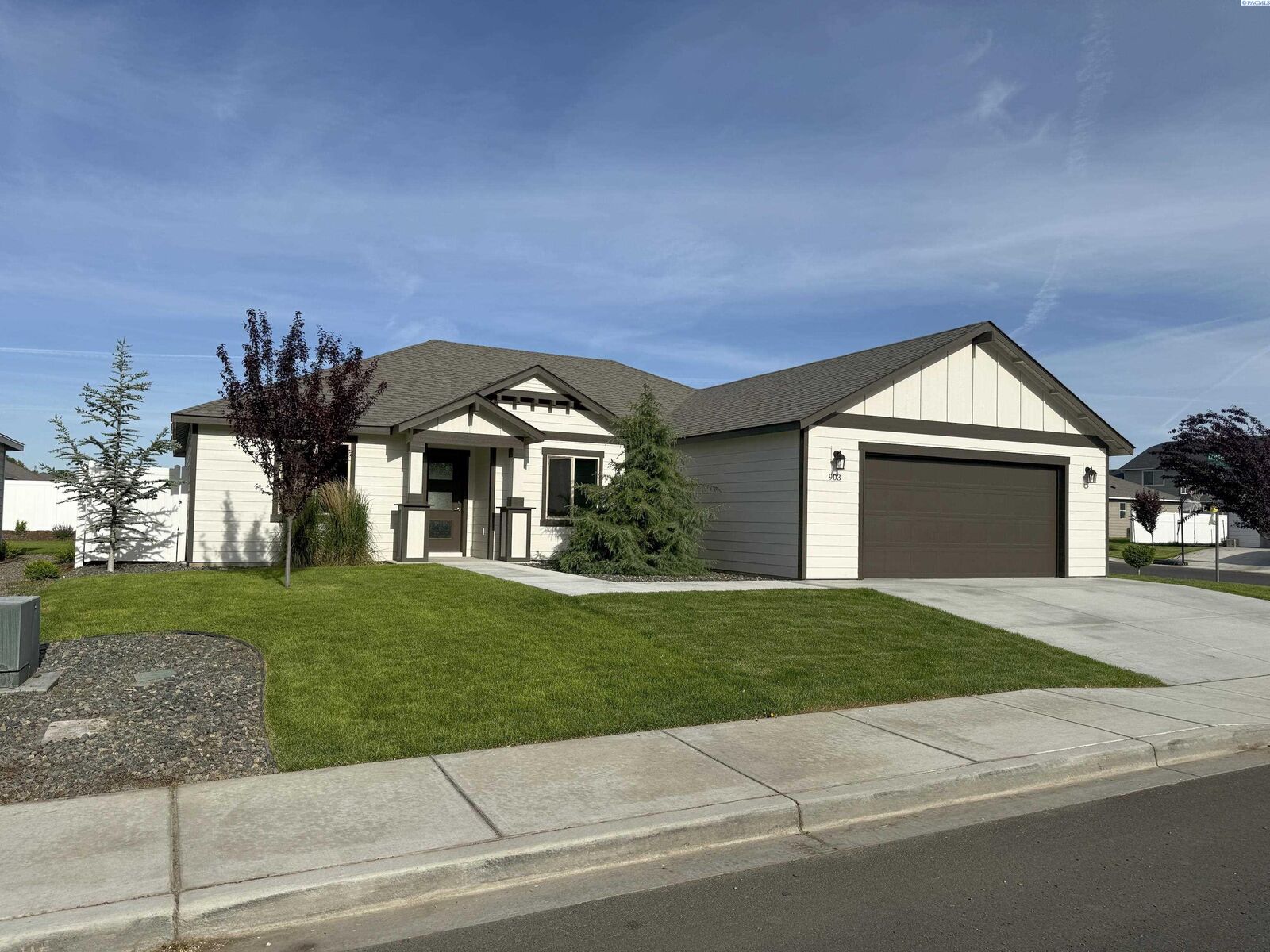 Property Photo:  903 N Euclid Rd  WA 98930 