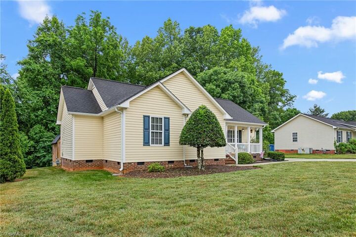 Property Photo:  1302 Durham Meadows Drive  NC 27217 