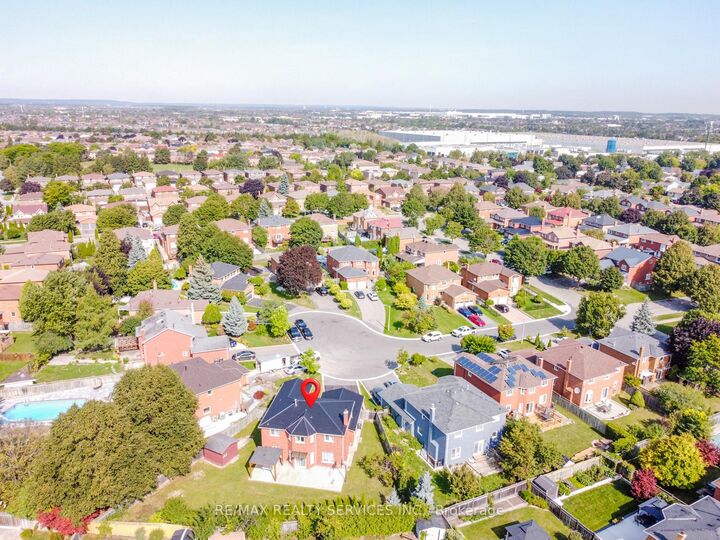 Property Photo: 10 St Mark Place ON L6X 3W5
